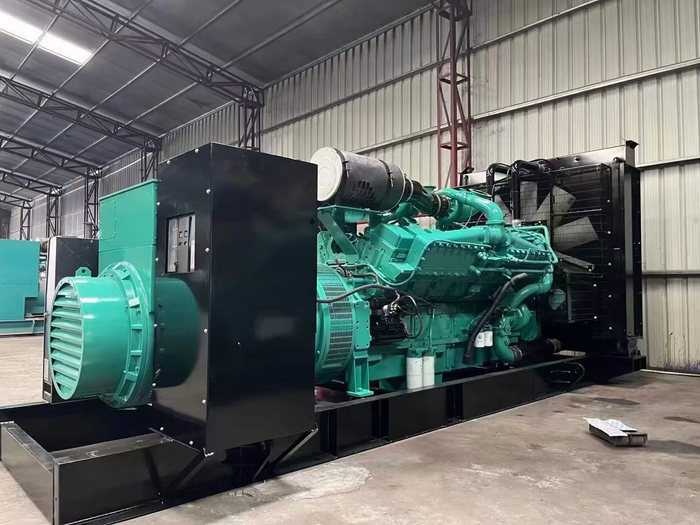 玛沁如何降低 800kW 柴油发电机输出电流的波动？
