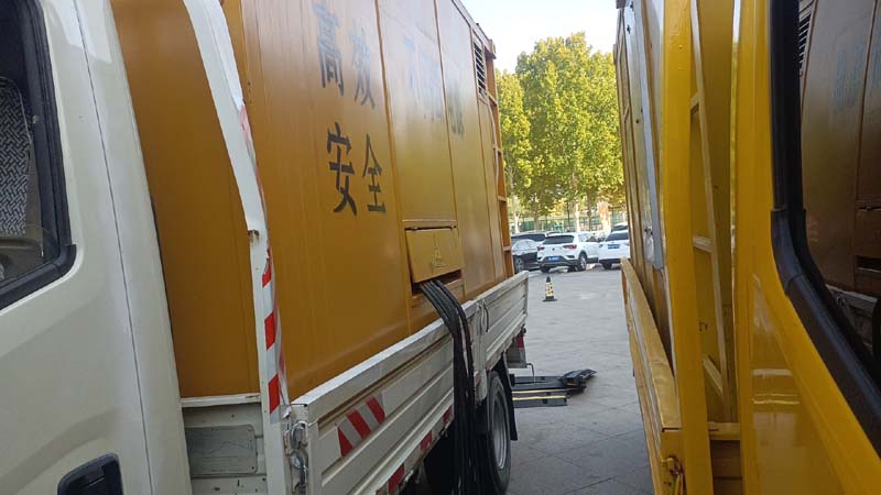 玛沁如何判断柴油发电机组和UPS电源的切换时间是否符合要求？