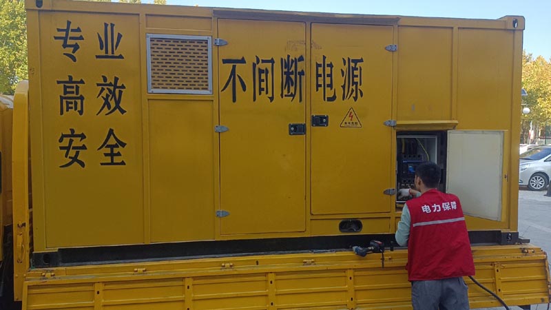 玛沁柴油发电机组和UPS电源配合使用时，如何避免切换过程中的电力中断？
